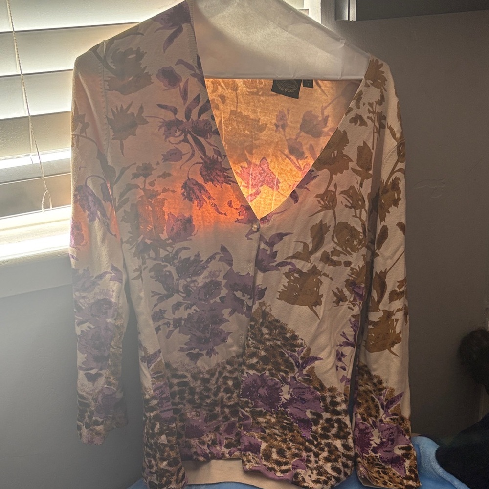 Floral V-Neck Long Sleeve Top in Cream and Purple